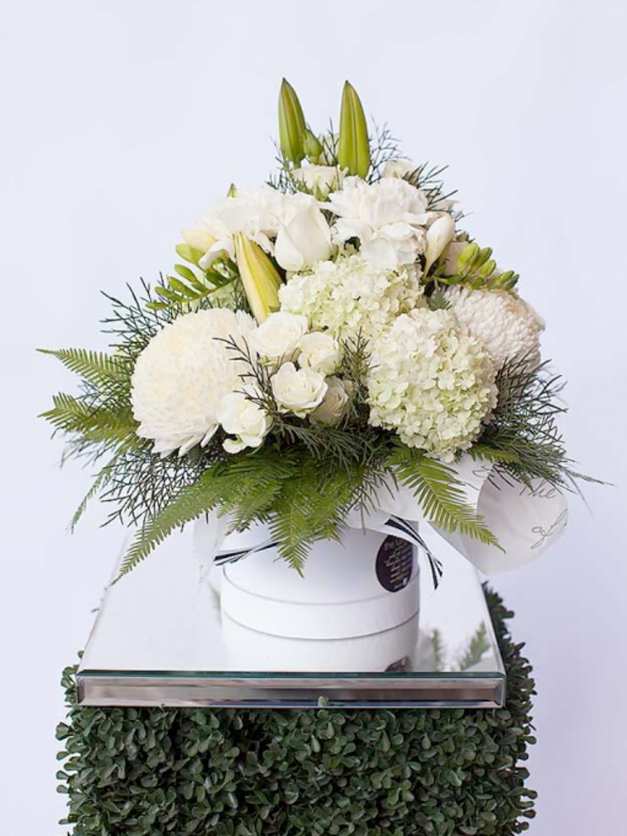 white-cluster-the-lush-lily-brisbane-florist-flower-delivery