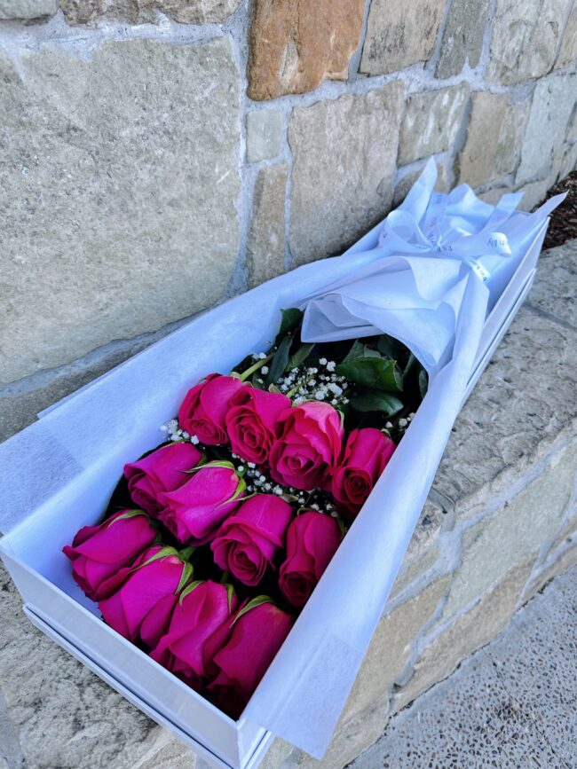 Presentation Style Dozen Colombian Roses - Image 5