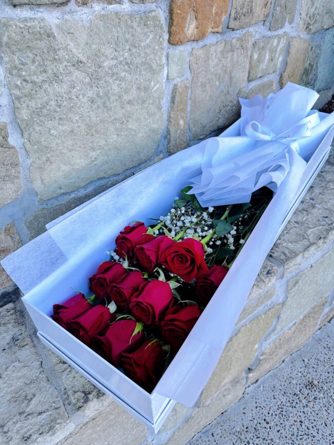 Presentation Style Dozen Colombian Roses